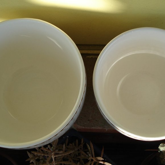 Set of two Holiday bowls == BW Boston Warehouse Trading - Picture 3 of 6